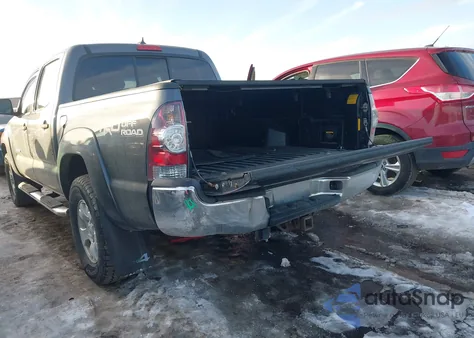 2014 Toyota Tacoma Base V6 z USA, uszkodzony, nr VIN 3TMLU4EN6EM139213